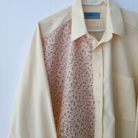 Masełkowa koszula Vintage, przód w rumianki