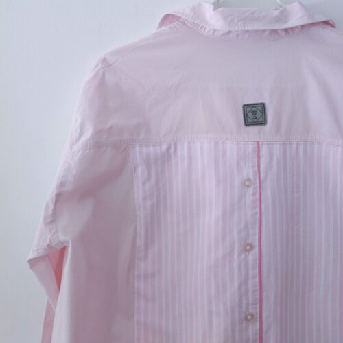 Różowa koszula, Lukier, aplikacja z tyłu