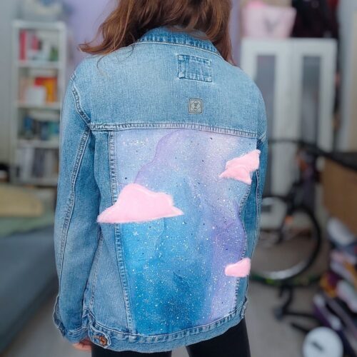 Błękitna kurtka dżinsowa w różowe chmurki, galaxy