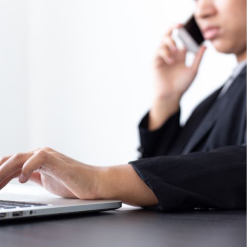 rozmowa przez telefon