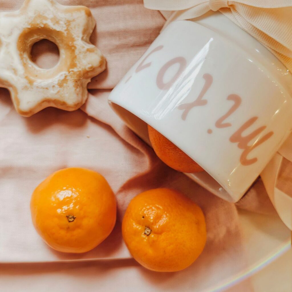 Kubek z mandarynkami