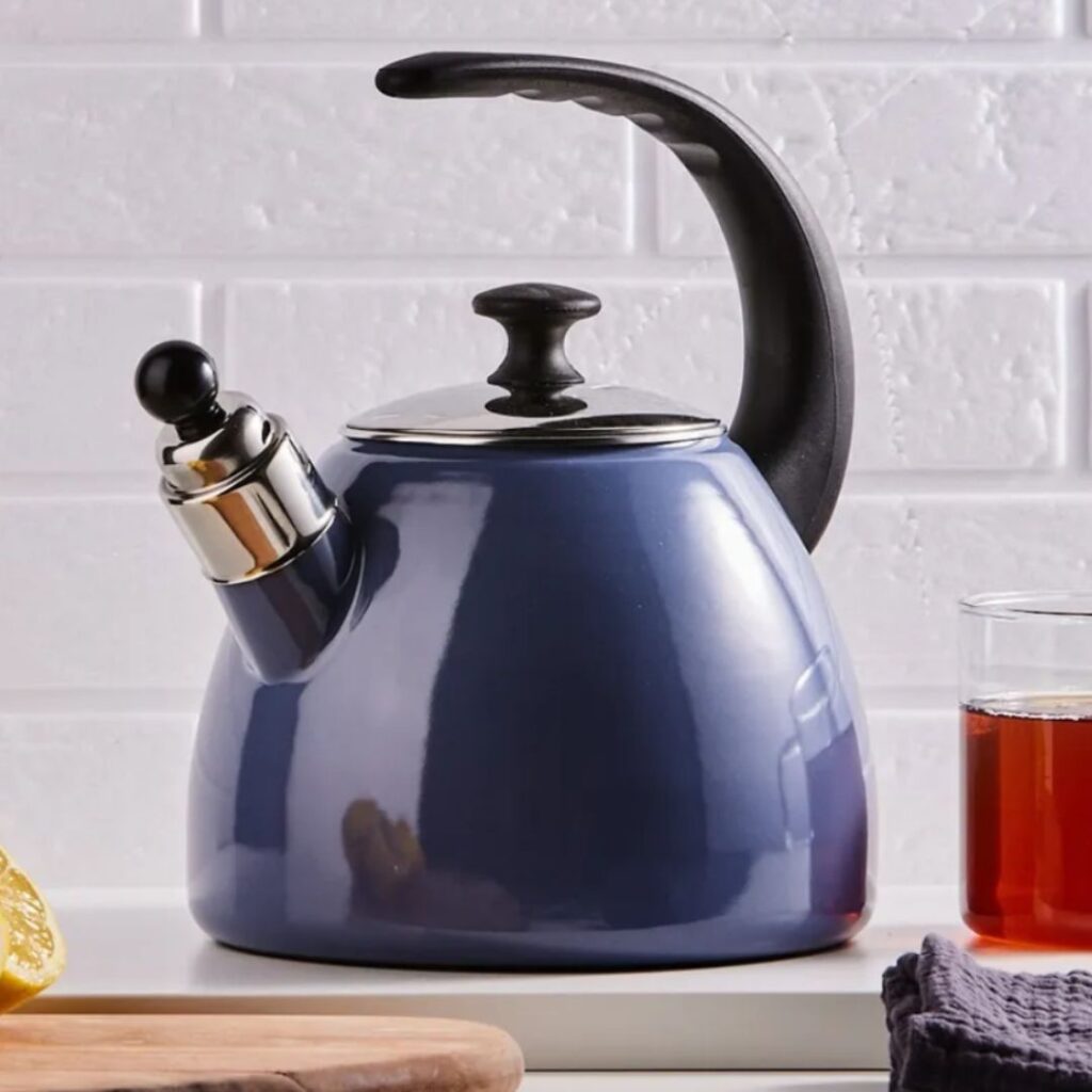 Niebieski czajnik