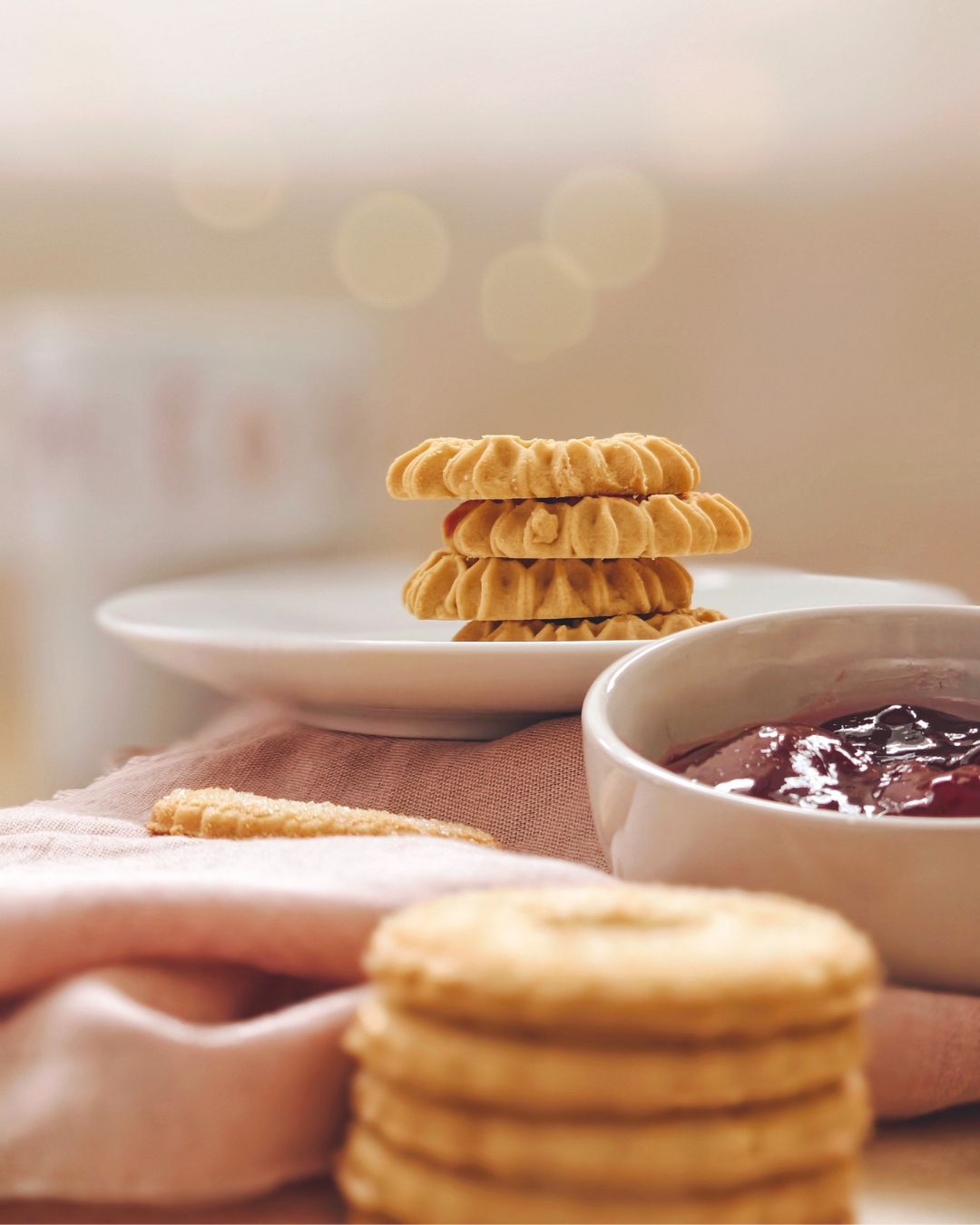 2. Kruche ciasteczka z marmoladą i cukrem