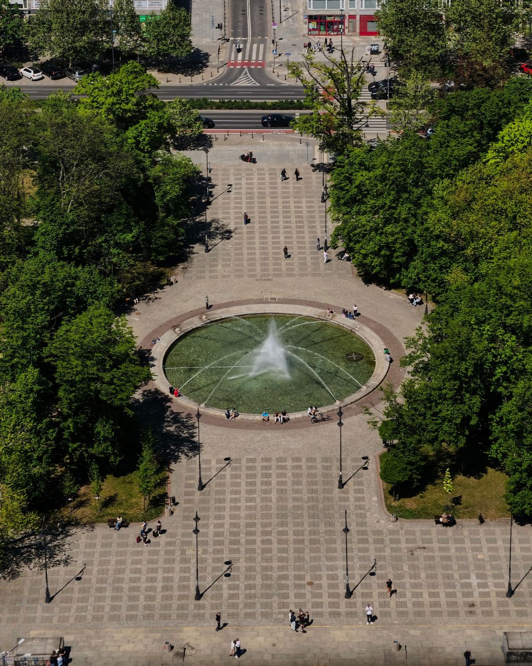 Plac z fontanną