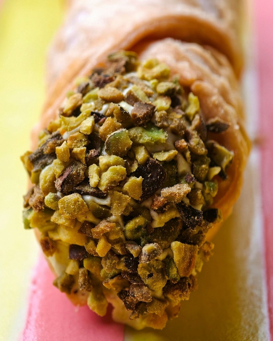 Cannolo z kruszonymi pistacjami deser