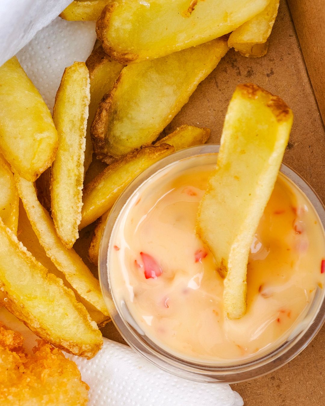Frytki z sosem mango mayo