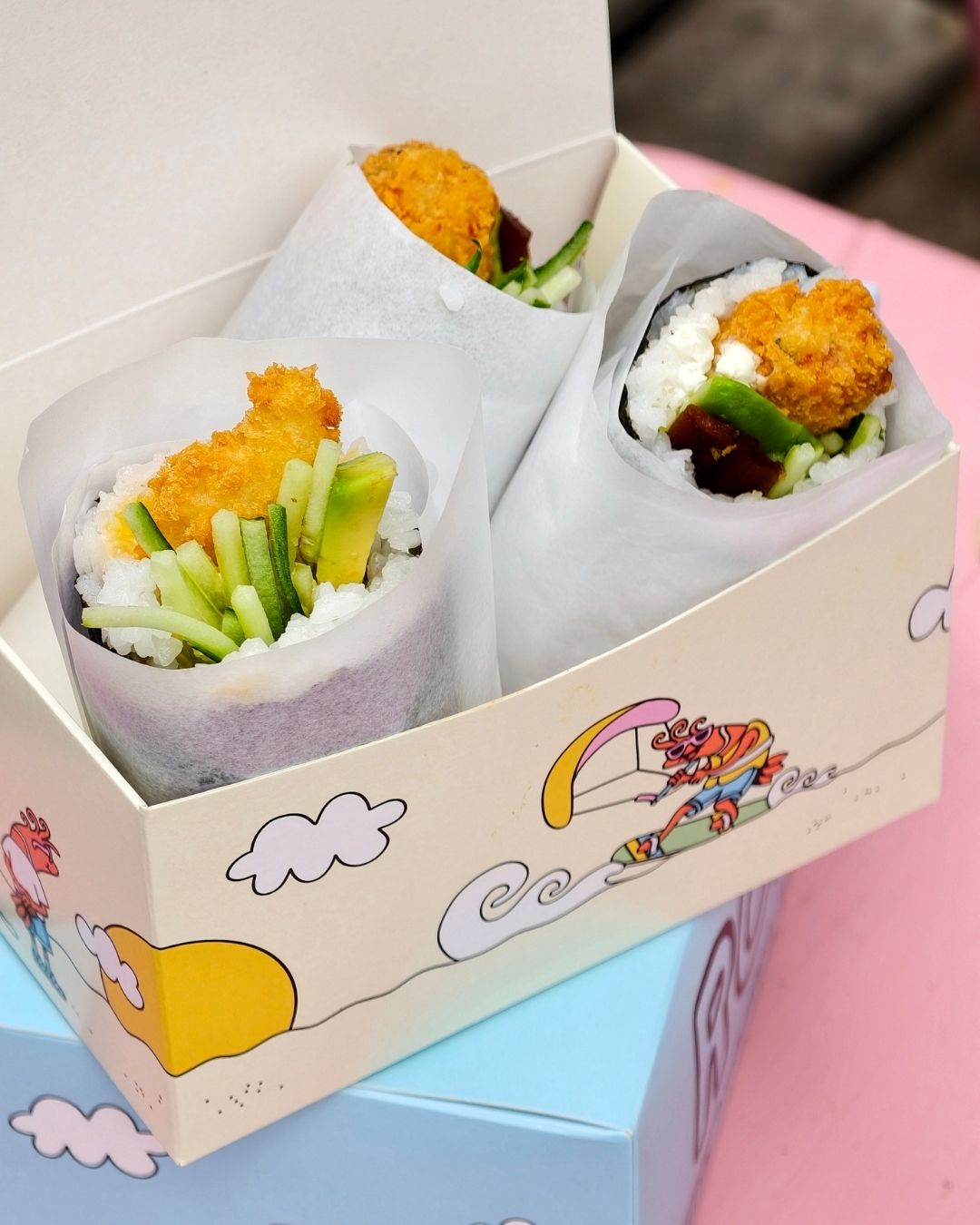 Shrimpy rolki sushi z krewetkami