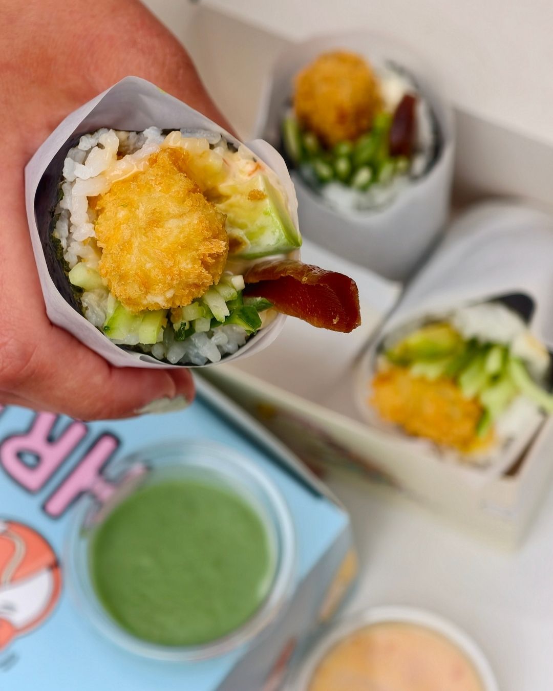 Shrimpy rolki z sosami