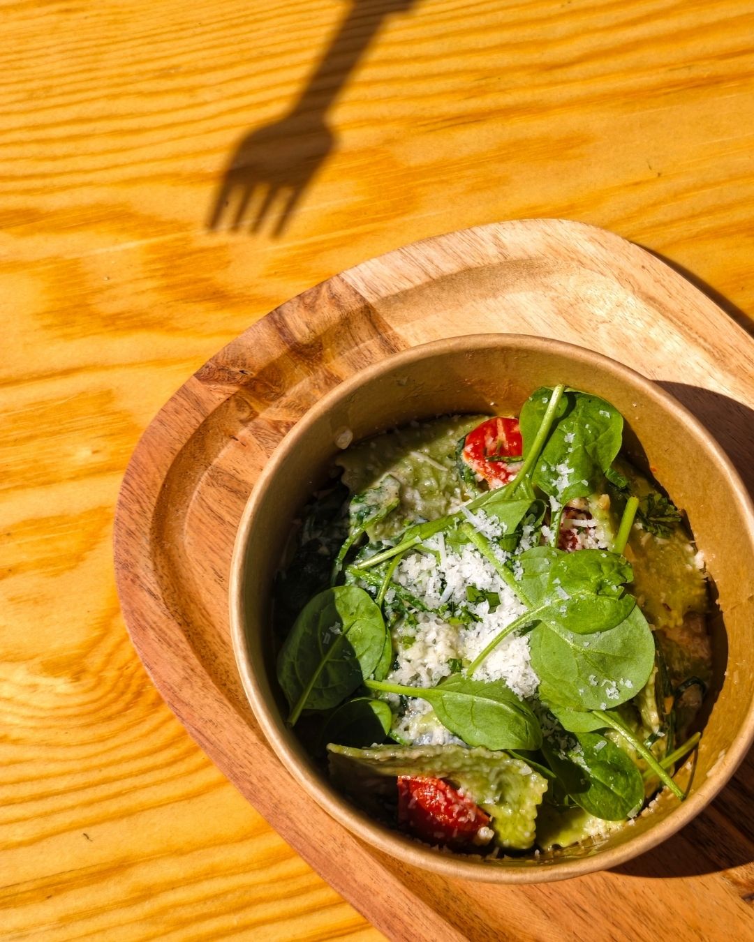 Tagiatelle z pomidorkami, szpinakiem i ricottą