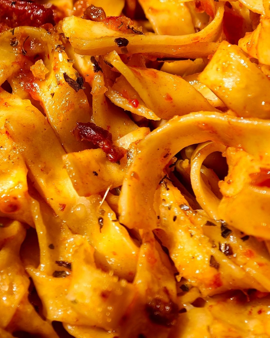 Tagiatelle z suszonymi pomidorami i sosem